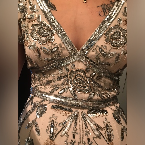 Aidan Mattox beaded v neck cap sleeve gown - Picture 4 of 5